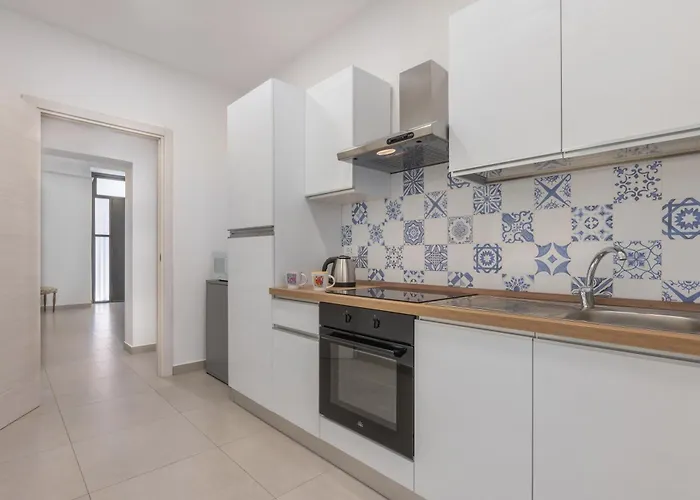 Guesthost - Parco Falcone Borsellino Modern Flat *